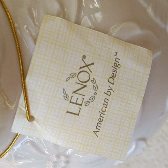 NWT Lenox Porcelain 10" Poppy Vase with Gold Trim - Picture 2 of 4